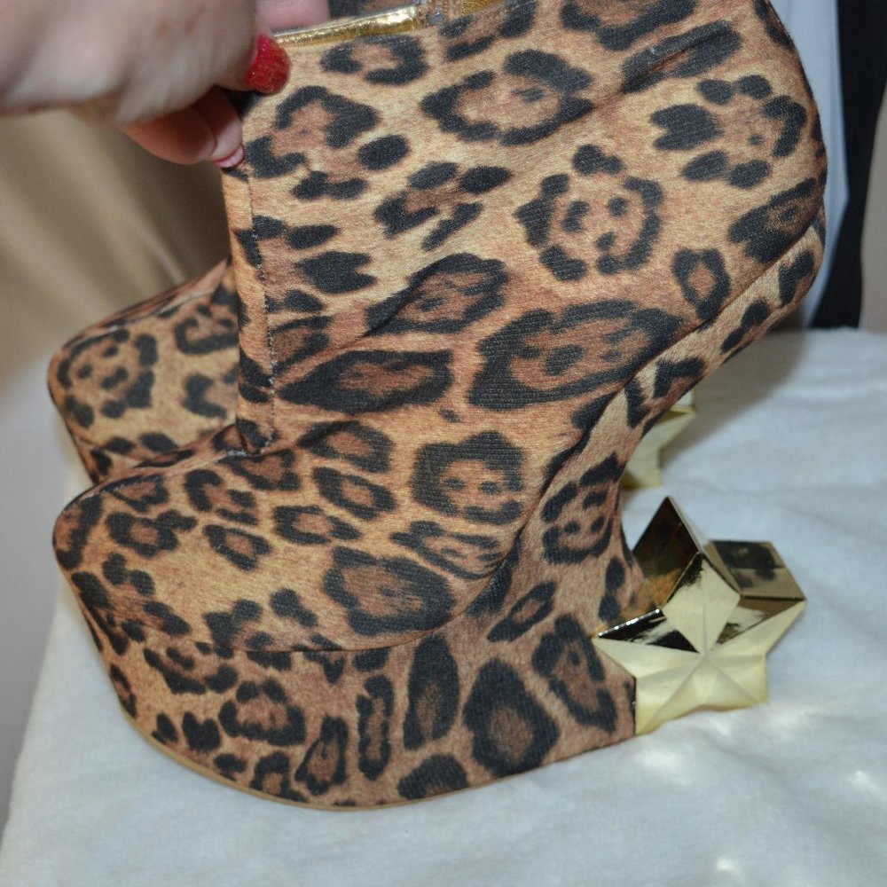 Leopard Print pumps size 8